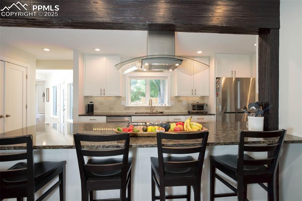 Image 17 of 43: Kitchen