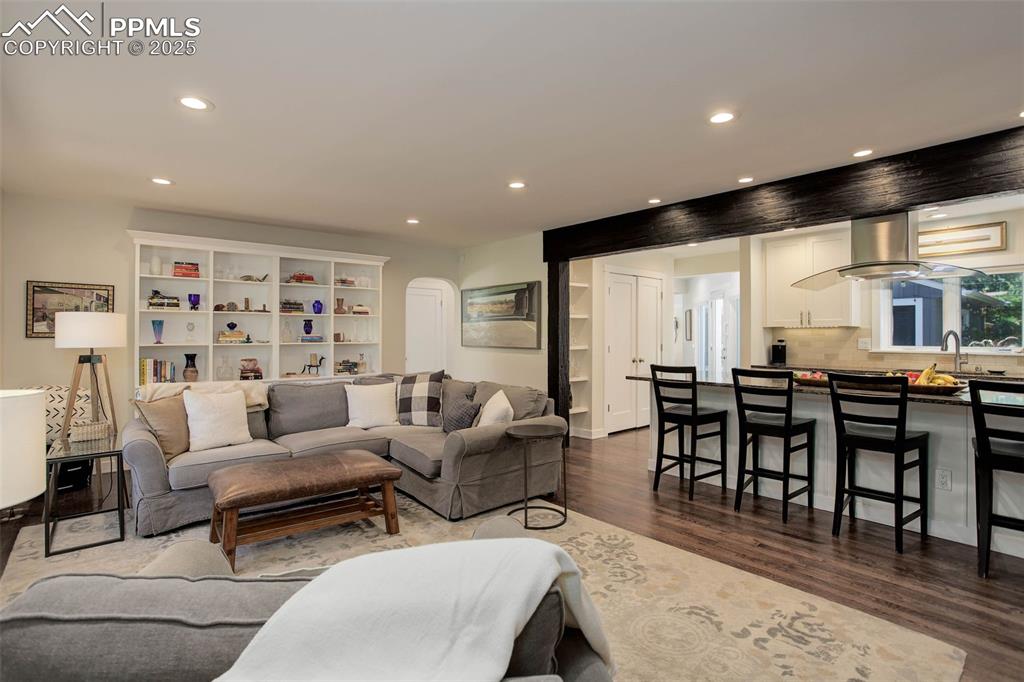 Image 18 of 43: Living Room