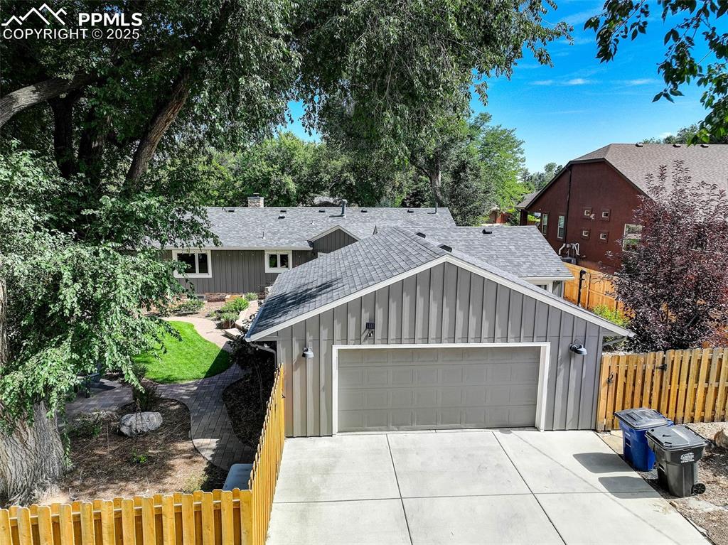 Image 8 of 43: Garage