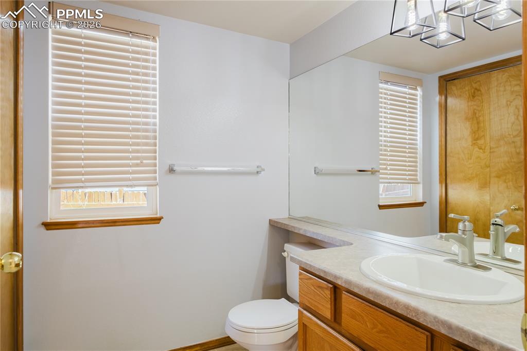 Image 17 of 33: Bathroom