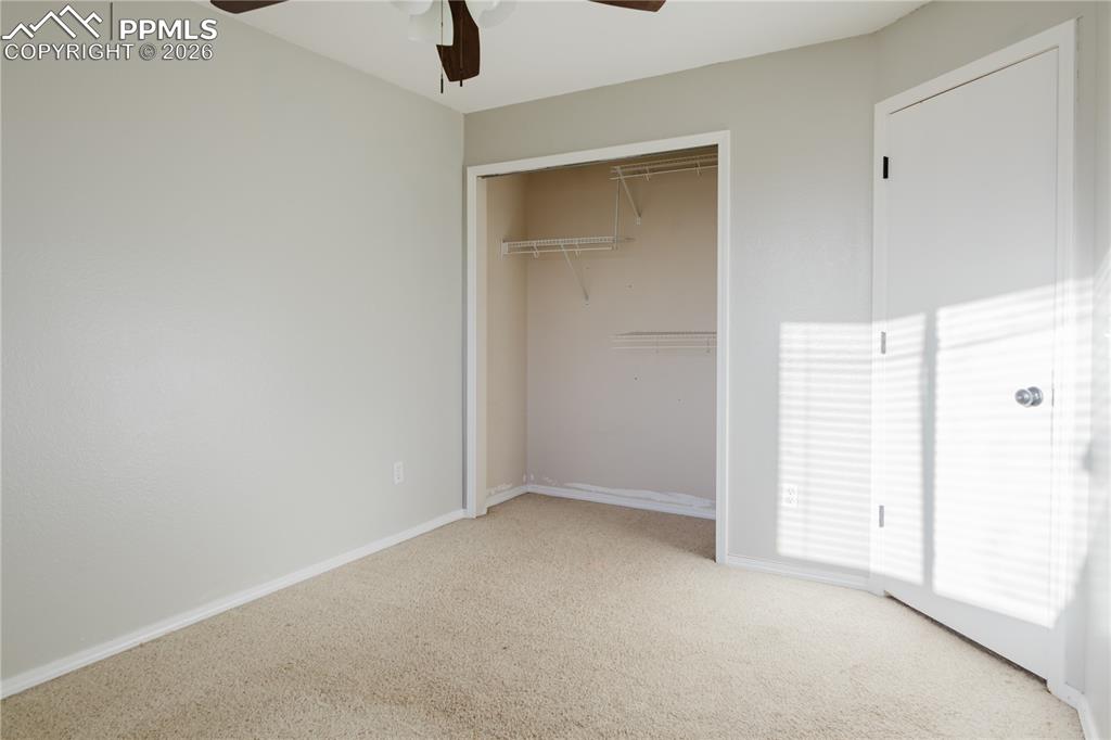 Image 27 of 33: Bedroom