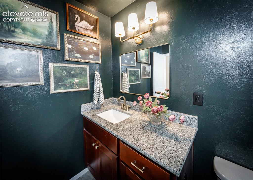 Image 32 of 48: Bathroom