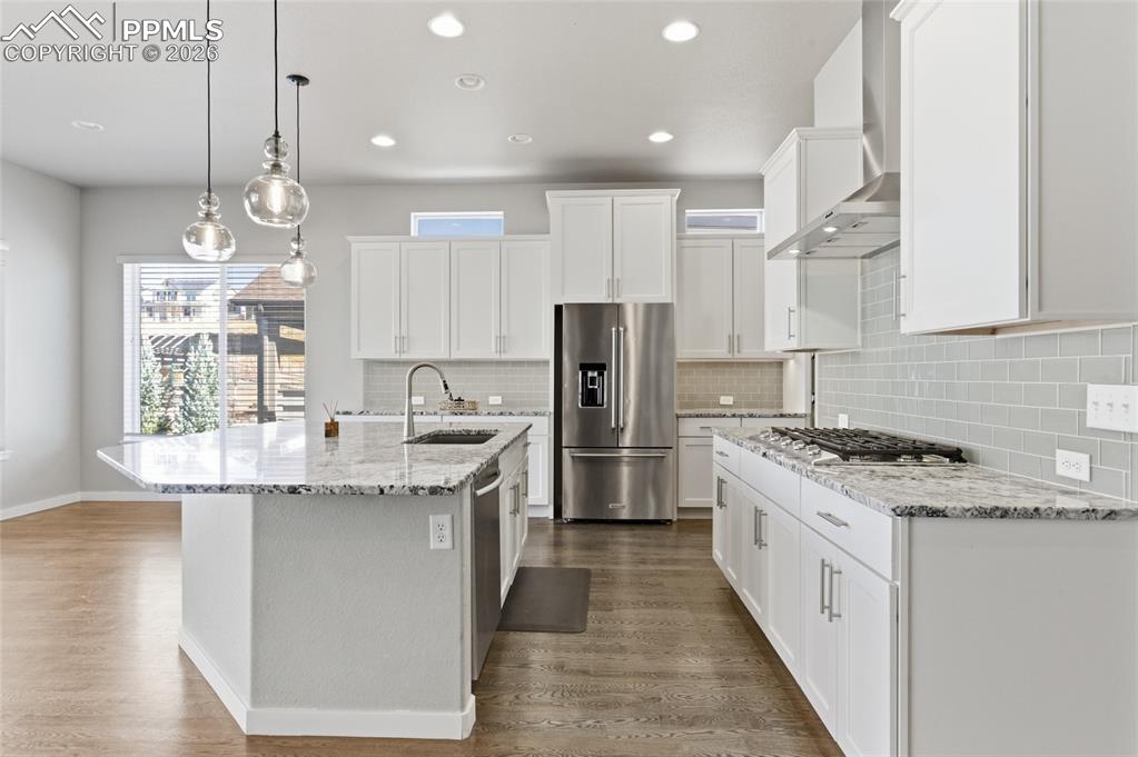 Image 11 of 50: Kitchen