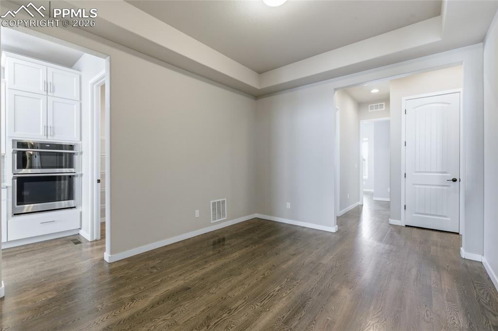 Image 15 of 50: Dining Area