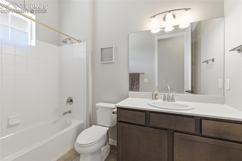 Image 26 of 50: Bathroom