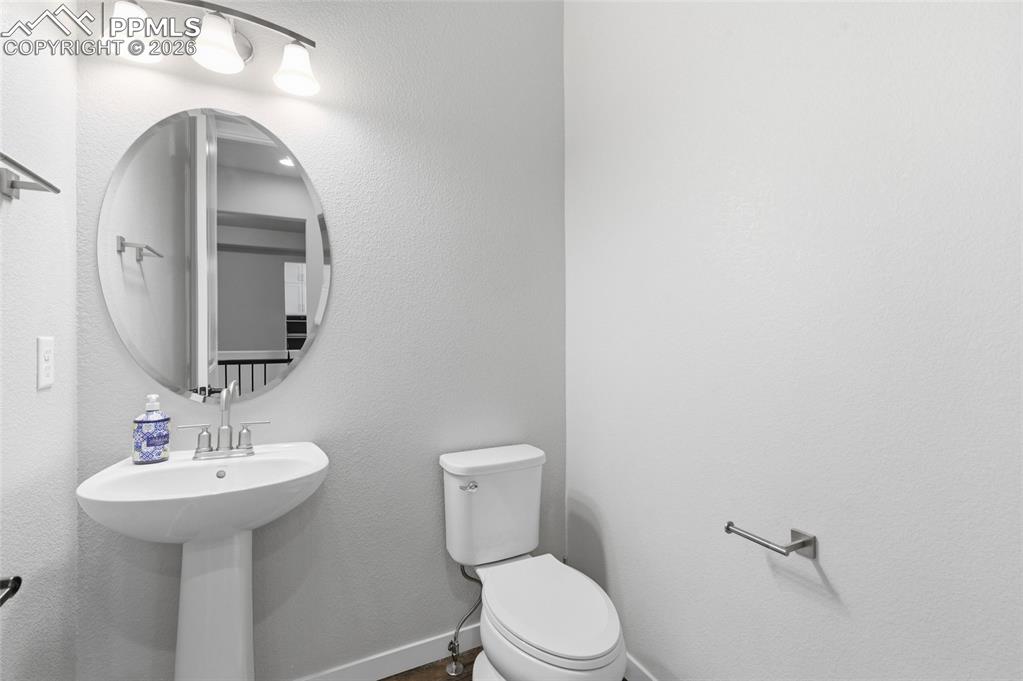 Image 28 of 50: Bathroom