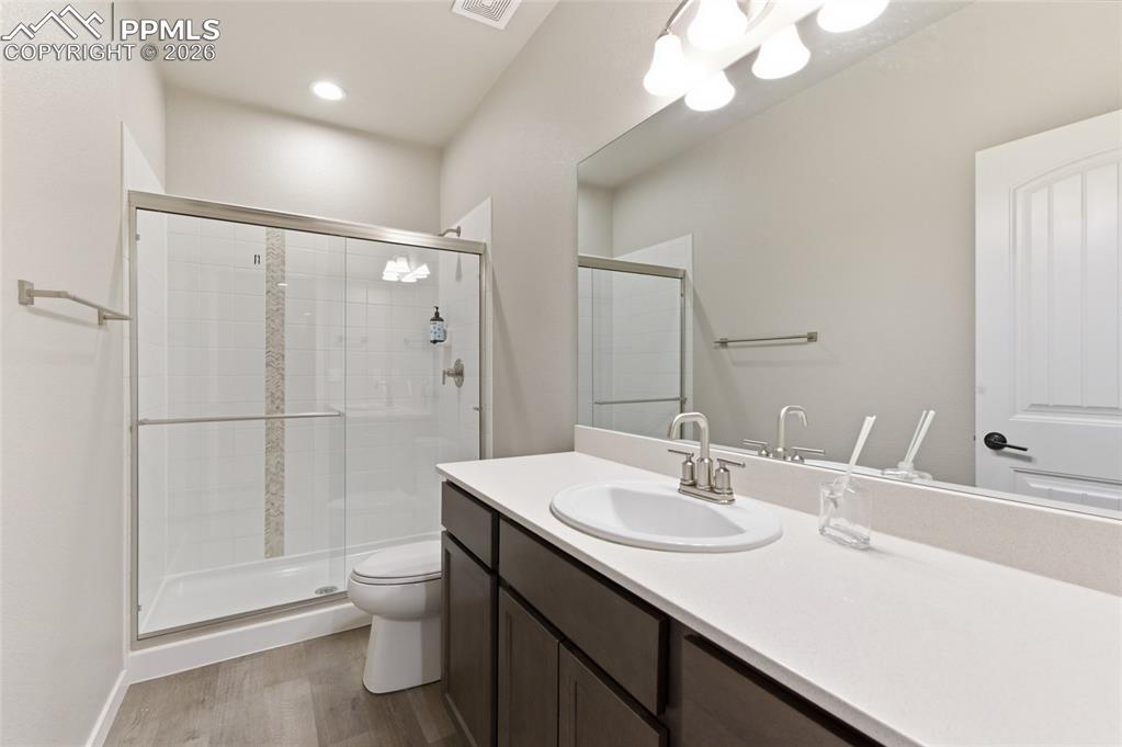 Image 35 of 50: Bathroom