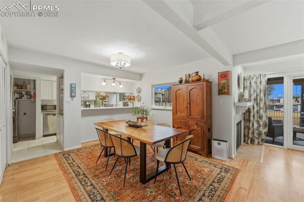 Image 10 of 27: Dining Area