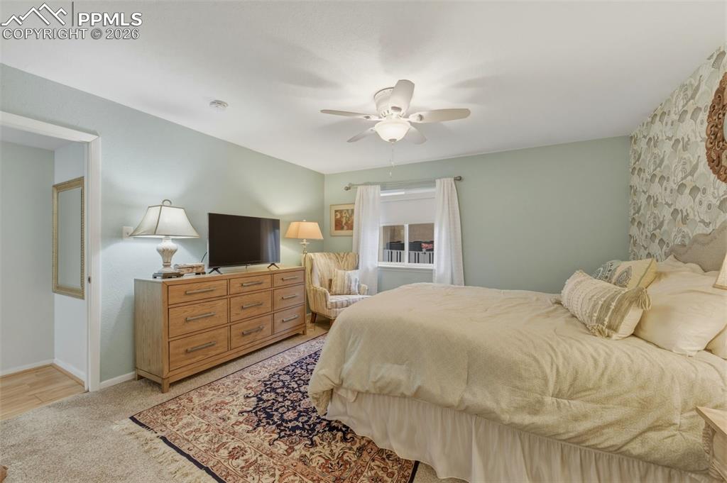 Image 16 of 27: Bedroom