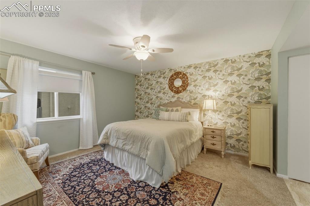 Image 17 of 27: Bedroom