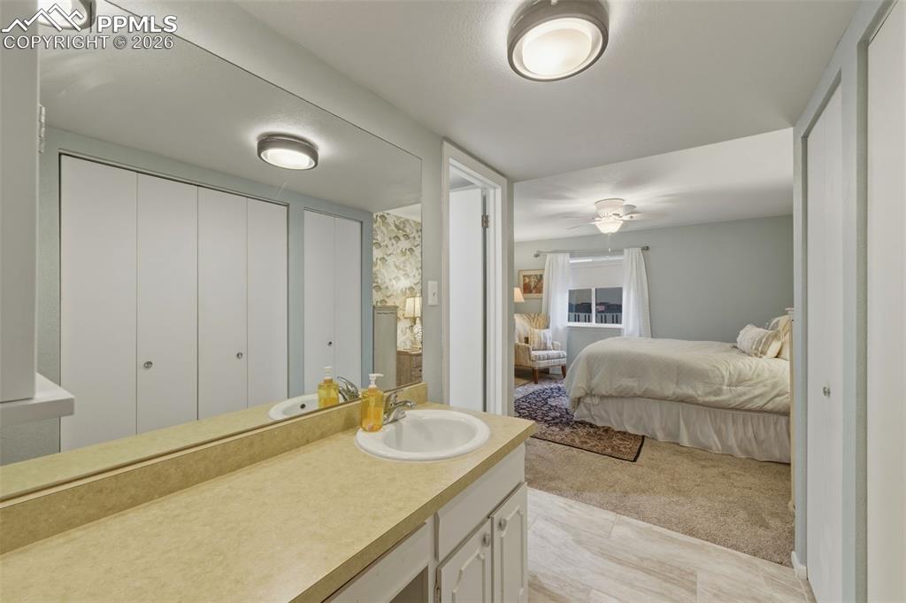 Image 20 of 27: Bathroom