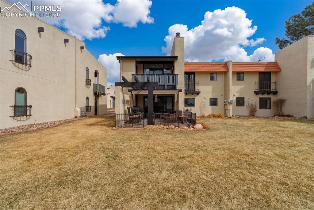 Image 24 of 27: Back of Structure