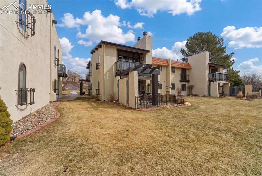 Image 25 of 27: Back of Structure