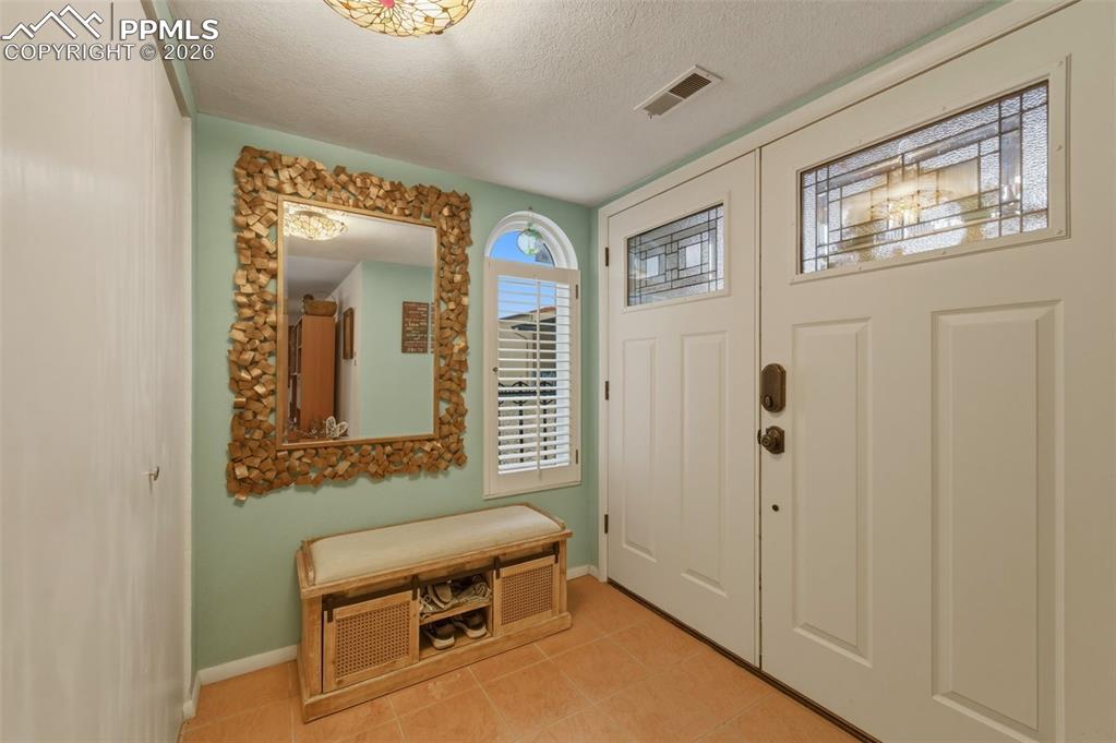 Image 4 of 27: Entry