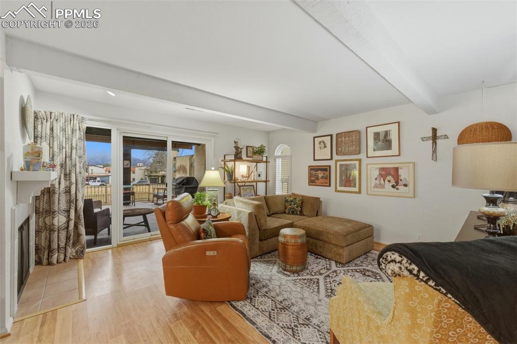 Image 5 of 27: Living Room