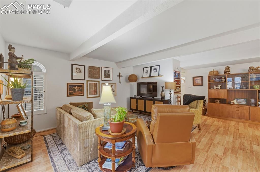 Image 7 of 27: Living Room