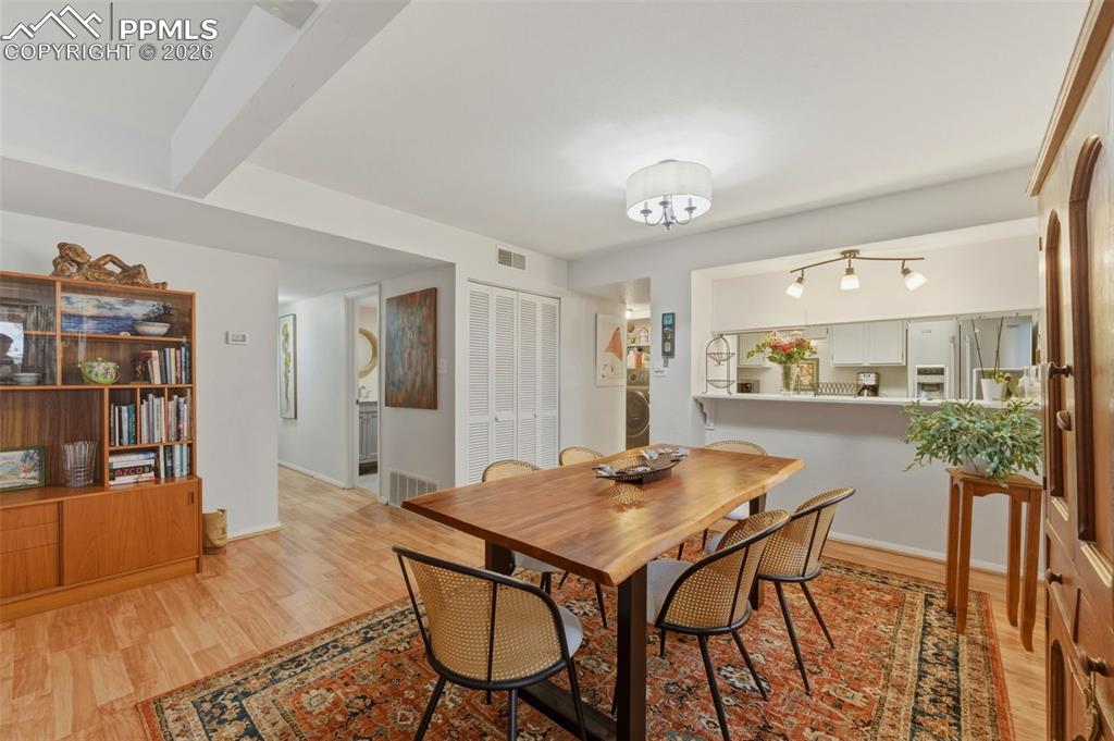 Image 9 of 27: Dining Area