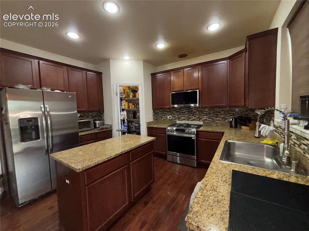 Image 11 of 42: Kitchen