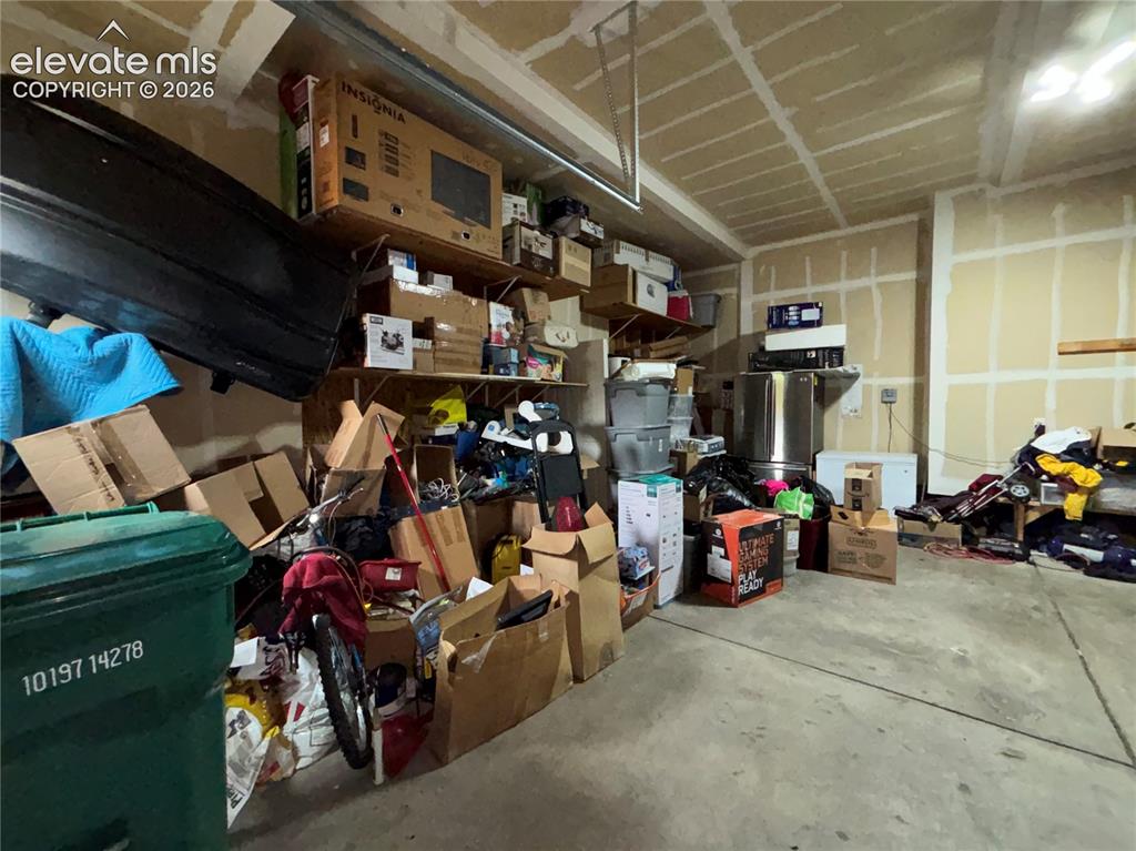 Image 15 of 42: Garage