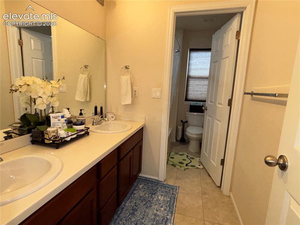 Image 18 of 42: Bathroom