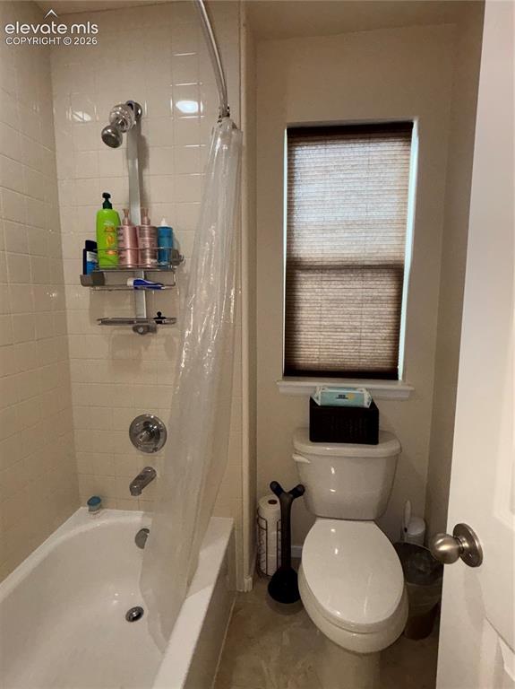 Image 19 of 42: Bathroom