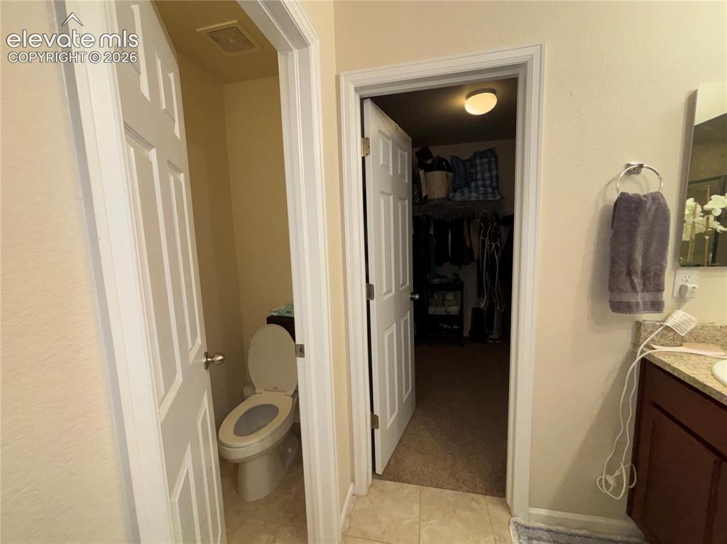 Image 30 of 42: Bathroom