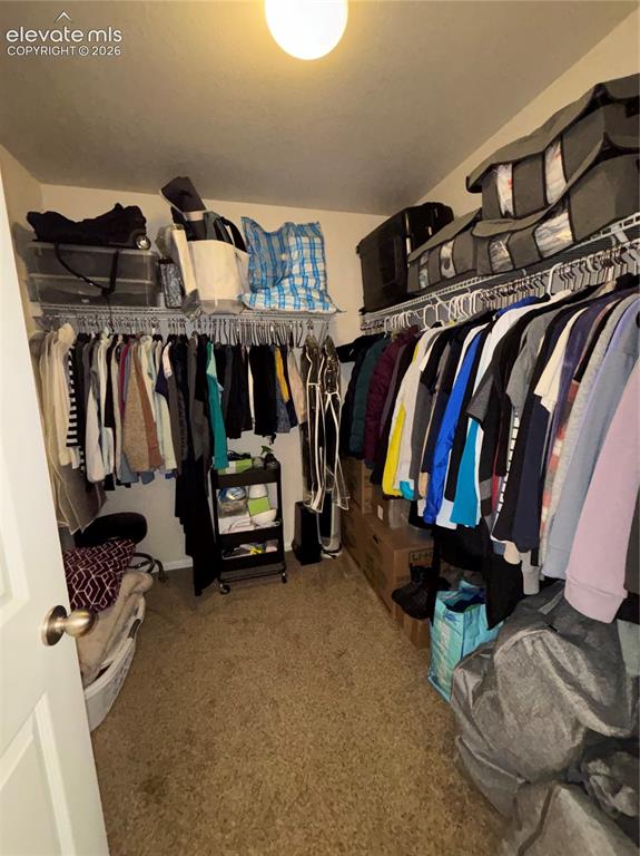 Image 31 of 42: Closet