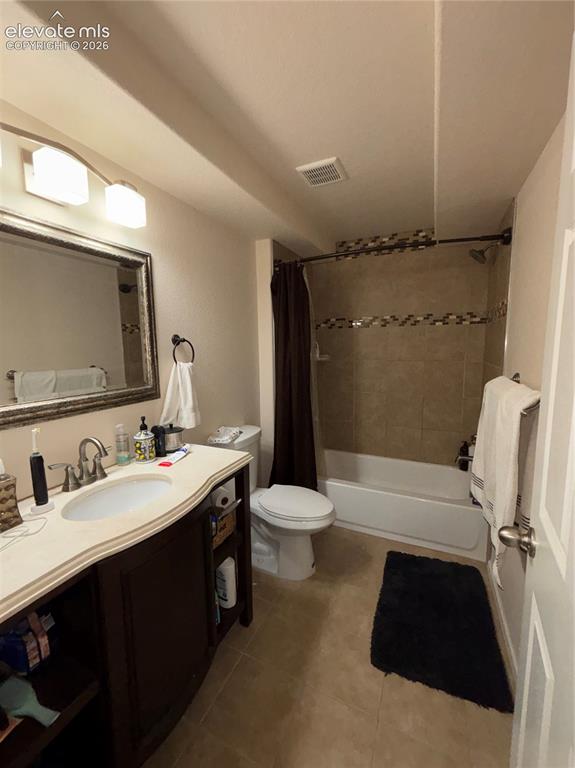 Image 38 of 42: Bathroom