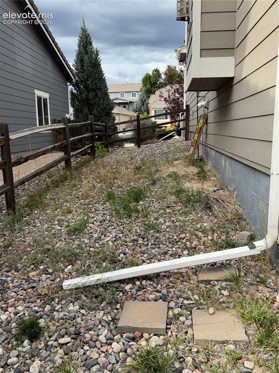 Image 41 of 42: Yard