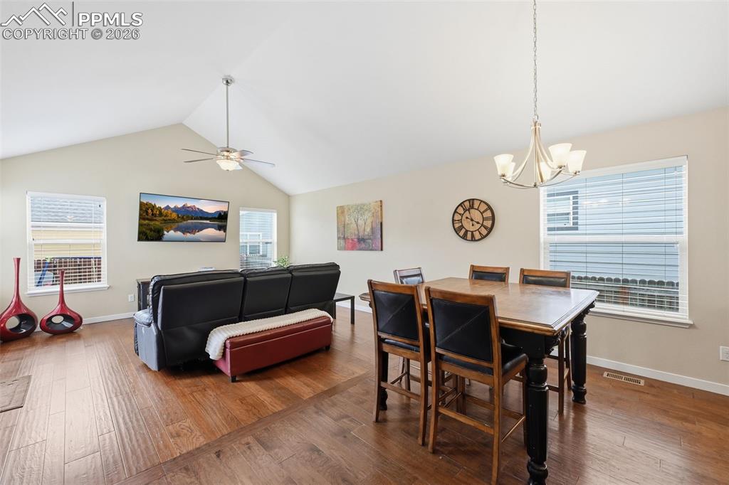 Image 13 of 36: Dining Area