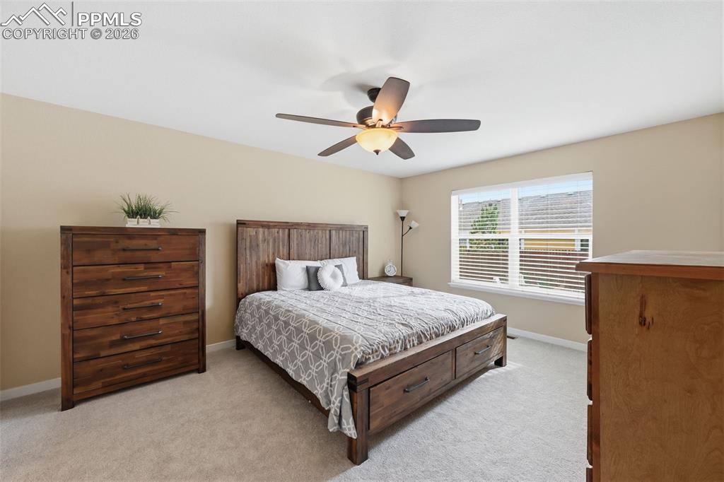 Image 19 of 36: Bedroom