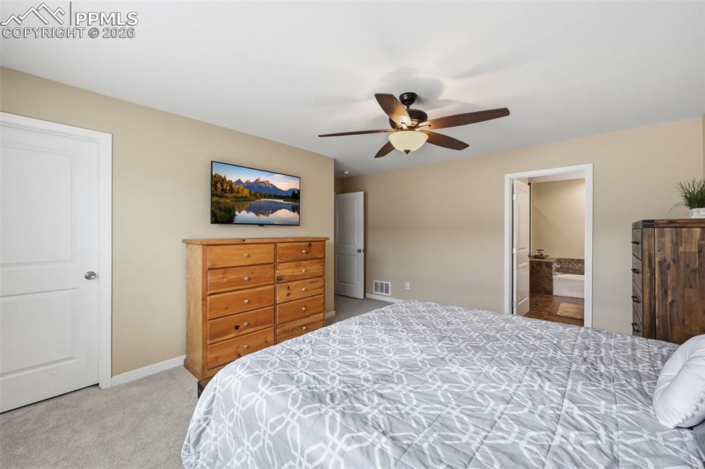 Image 21 of 36: Bedroom