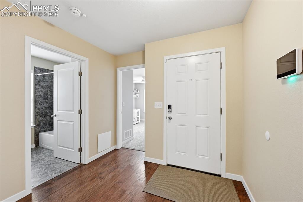 Image 7 of 36: Entry