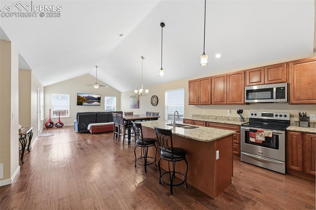 Image 9 of 36: Kitchen