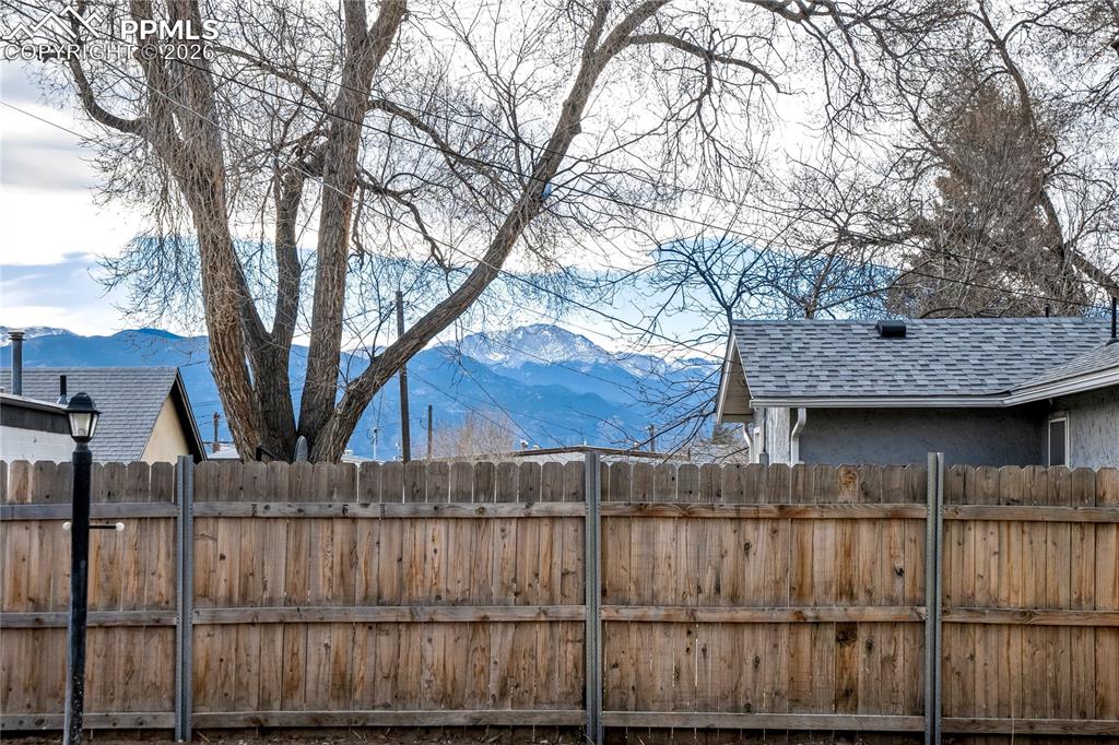 Image 25 of 28: Pikes Peak Views