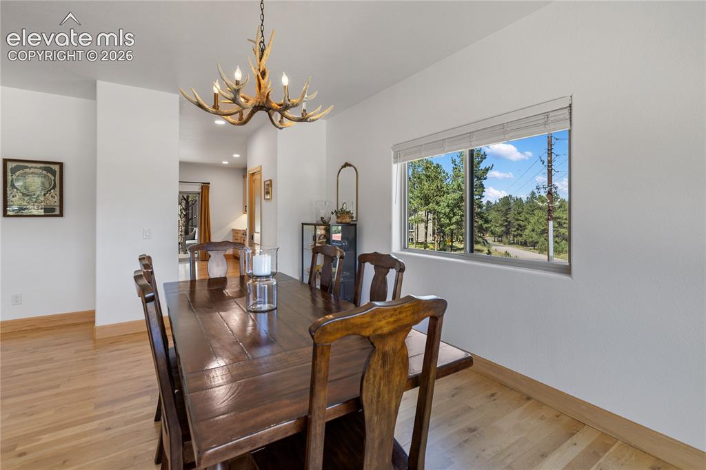 Image 15 of 48: Dining Area