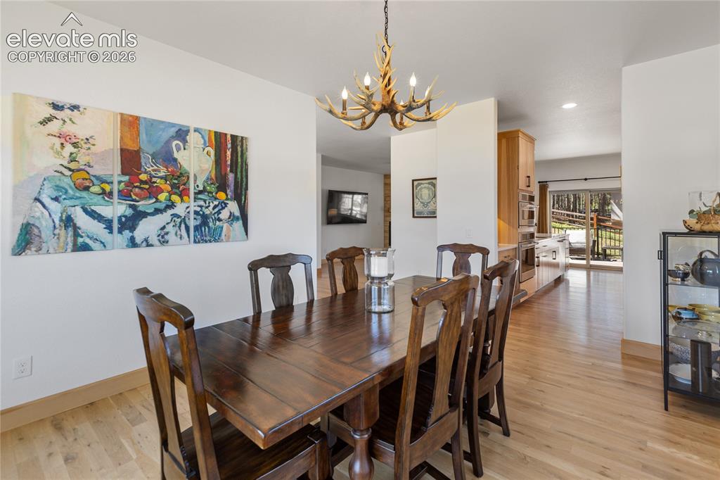 Image 16 of 48: Dining Area