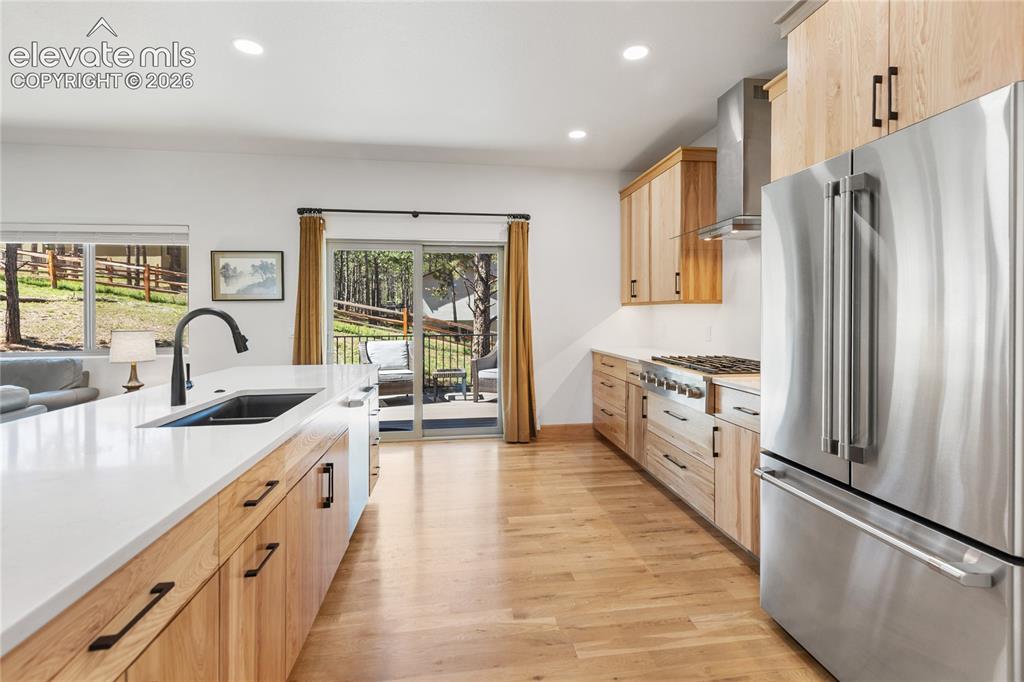 Image 21 of 48: Kitchen