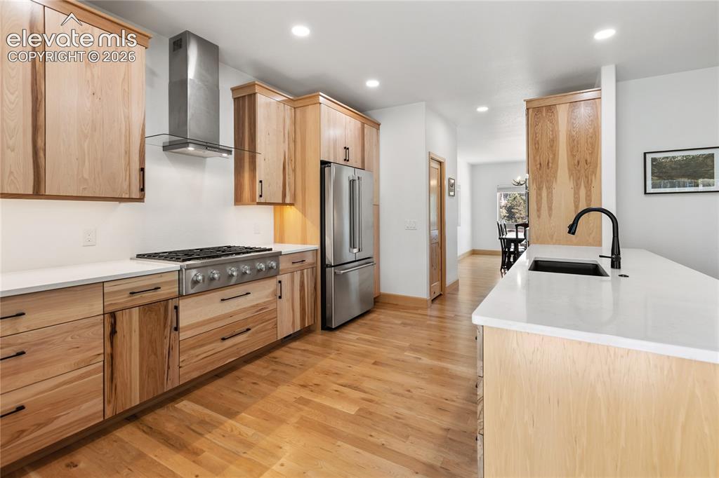 Image 22 of 48: Kitchen