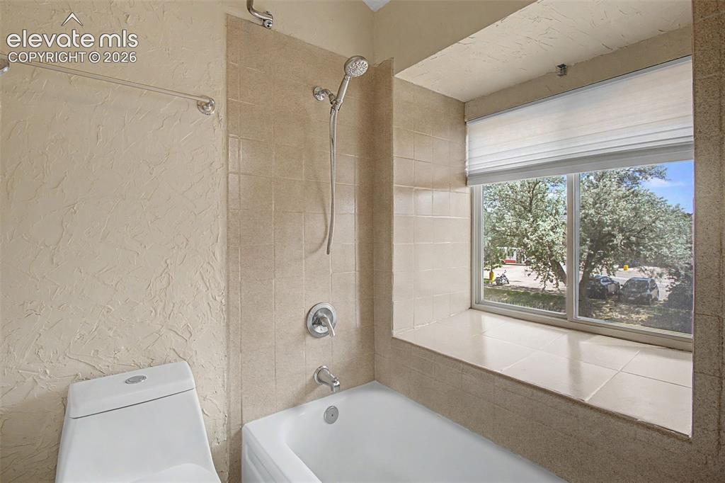 Image 23 of 26: Bathroom