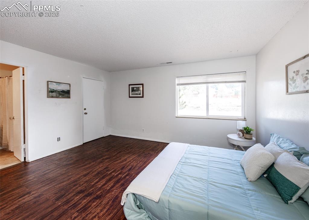 Image 20 of 45: Bedroom