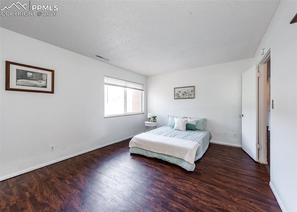 Image 21 of 45: Bedroom