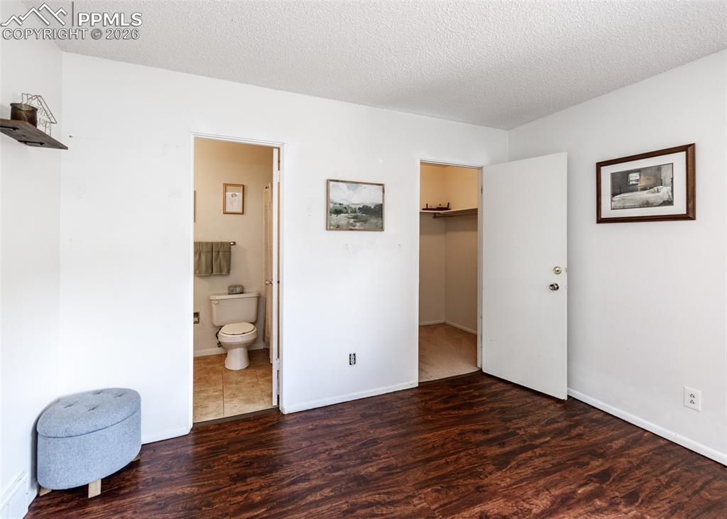 Image 23 of 45: Bedroom