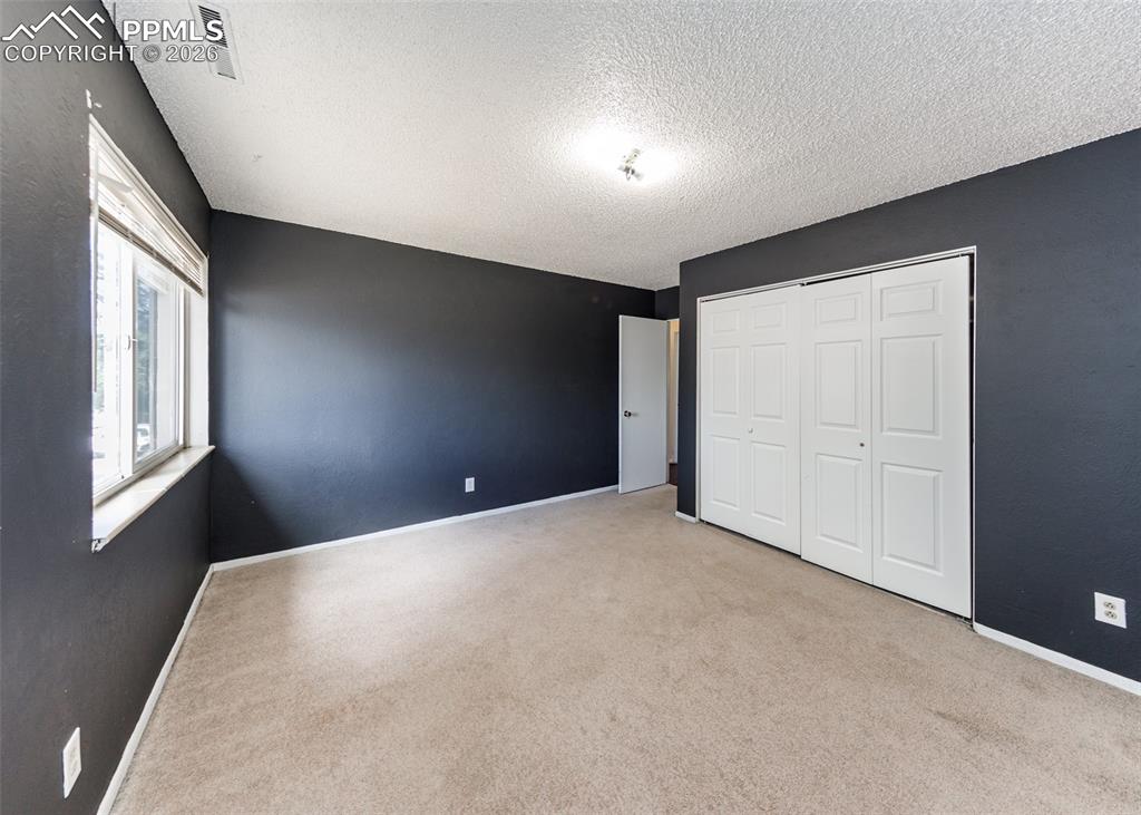 Image 26 of 45: Bedroom