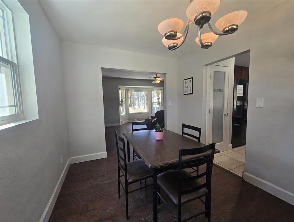 Image 11 of 19: Dining Area