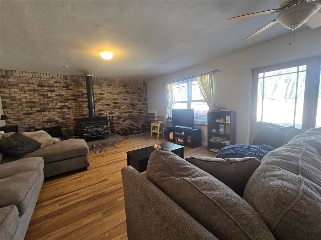 Image 13 of 19: Living Room