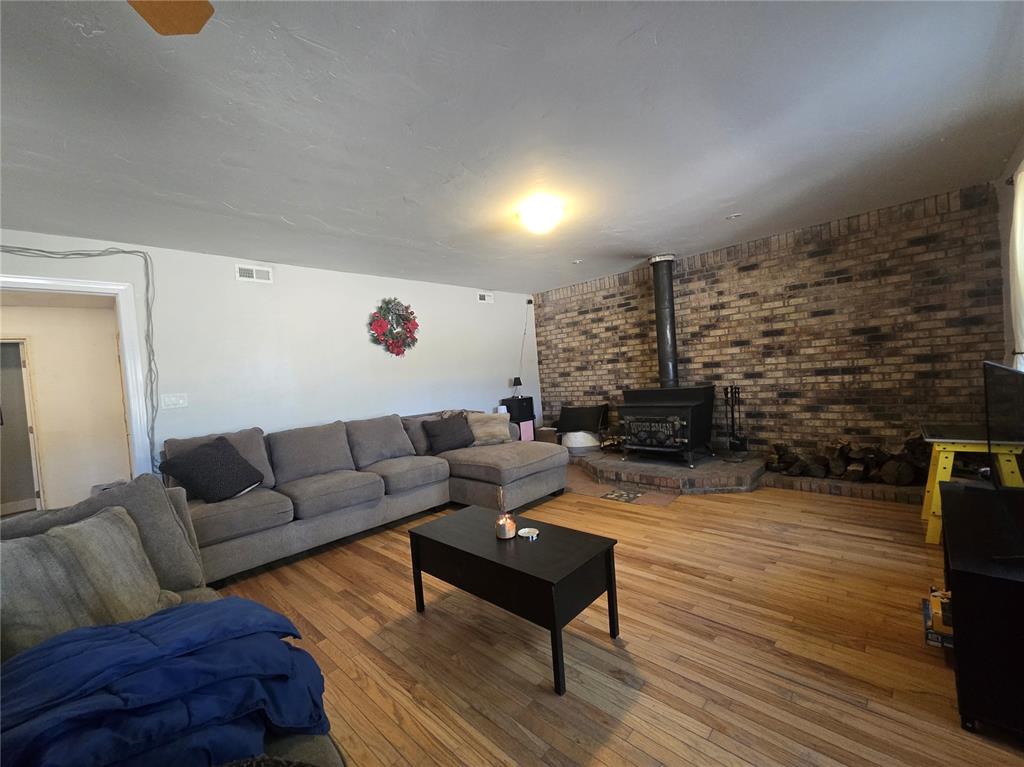 Image 14 of 19: Living Room