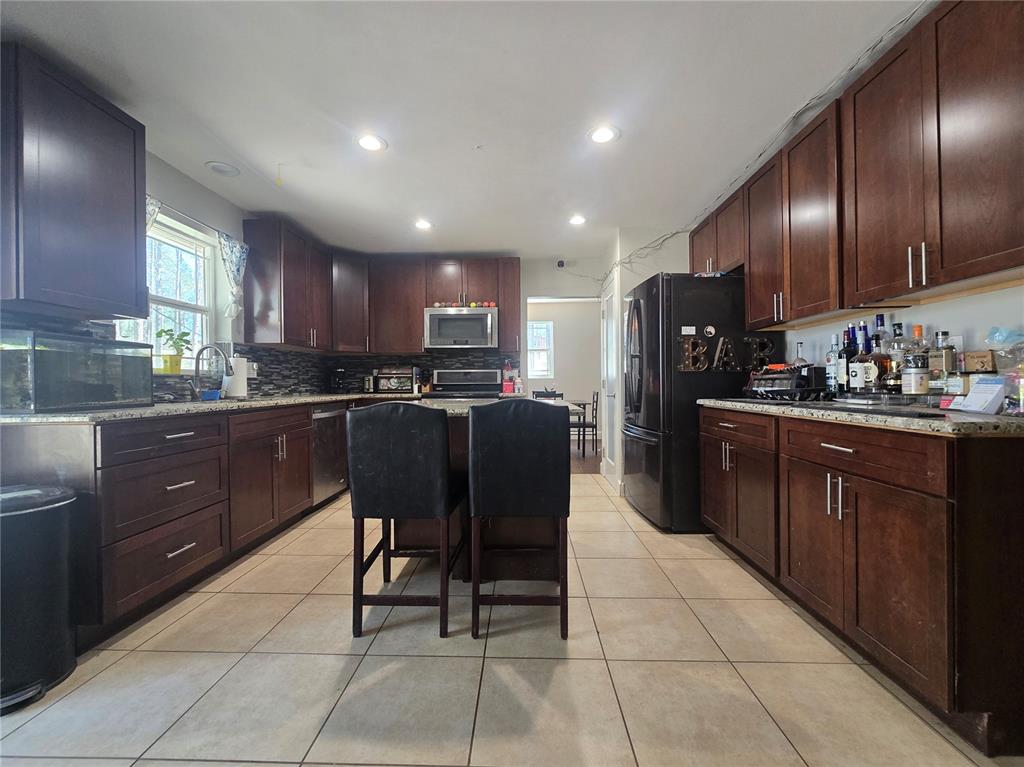 Image 5 of 19: Kitchen