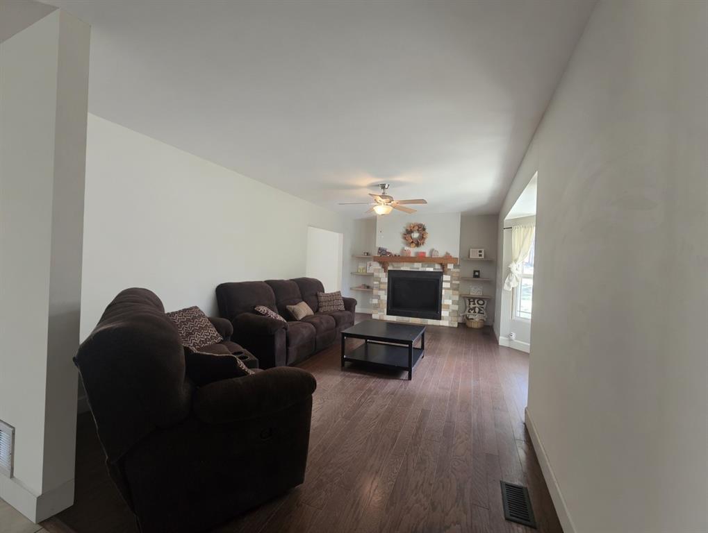 Image 8 of 19: Living Room