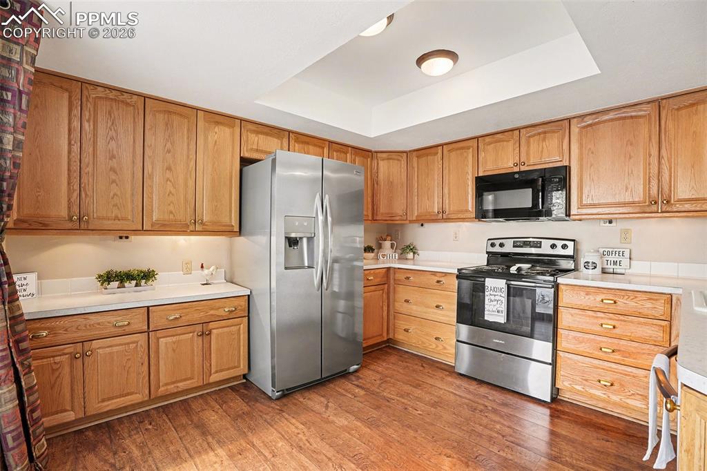 Image 10 of 29: Spacious, well-appointed kitchen offering ample counter and cabinet space, 